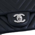 シャネル クラシック フラップ シェブロン ミニスクエア バッグ / ミニ フラップ バッグ