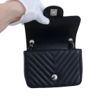 シャネル クラシック フラップ シェブロン ミニスクエア バッグ / ミニ フラップ バッグ