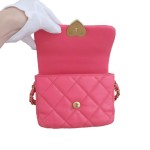 香奈儿爱心锁扣绗缝小羊皮口盖包