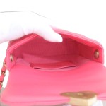 香奈儿爱心锁扣绗缝小羊皮口盖包