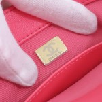 香奈儿爱心锁扣绗缝小羊皮口盖包