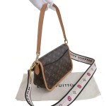 ルイ・ヴィトン ディアン バッグ モノグラムキャンバス