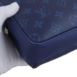 ルイ・ヴィトン アウトドア メッセンジャー バッグ タイガラマ モノグラムキャンバス