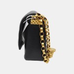 CHANEL 黑色羊皮菱格纹绗缝徽章斜挎包