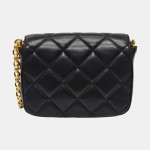 CHANEL 黑色羊皮菱格纹绗缝徽章斜挎包