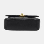 CHANEL 黑色羊皮菱格纹绗缝徽章斜挎包