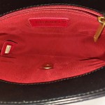 CHANEL 黑色羊皮菱格纹绗缝徽章斜挎包