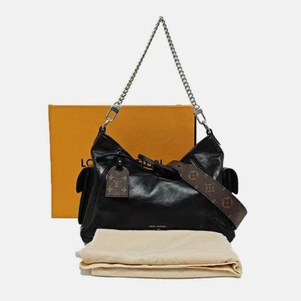 Louis Vuitton CARRYALL MM Hobo Bag in Black Soft Grained Calfskin