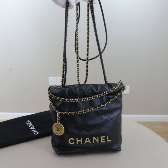 CHANEL 22 Bag