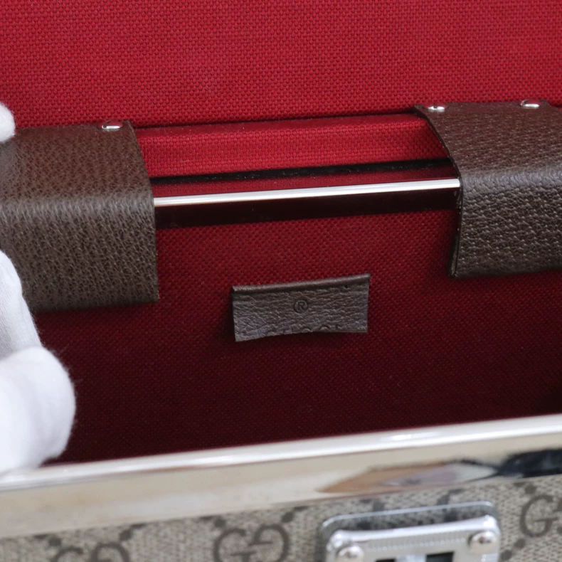Gucci × Globe-Trotter 竹节 GG Supreme 化妆箱