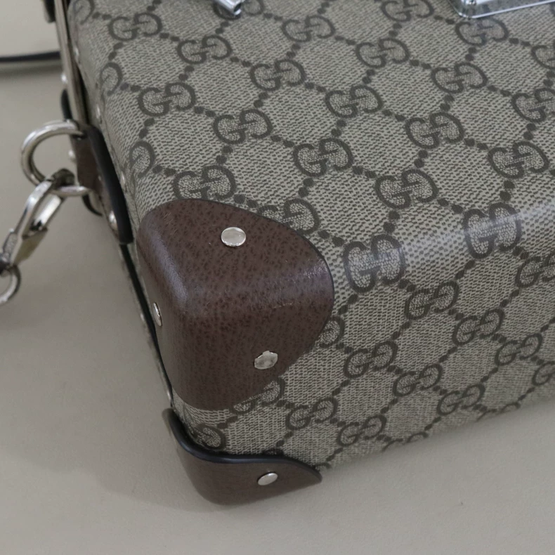 Gucci × Globe-Trotter 竹节 GG Supreme 化妆箱