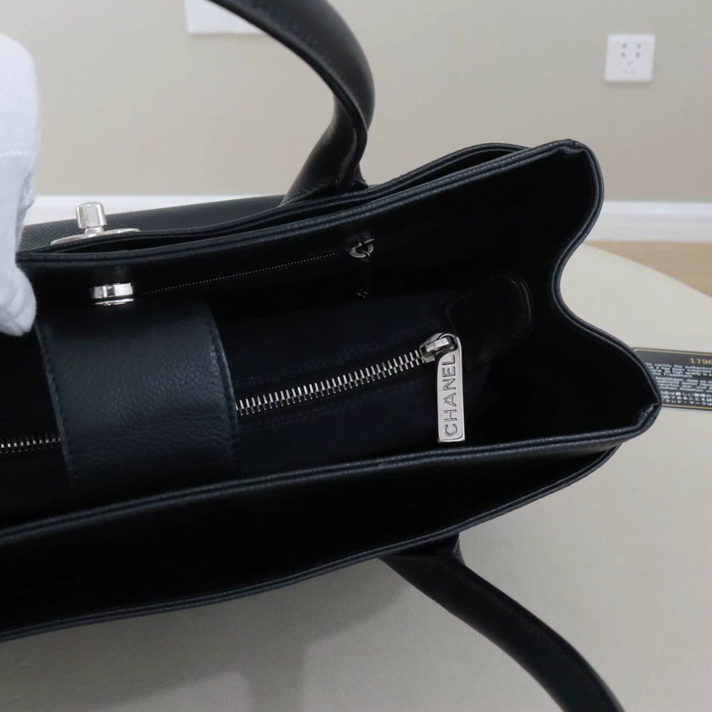 Chanel Caviar Skin Executive Cerf Tote Bag