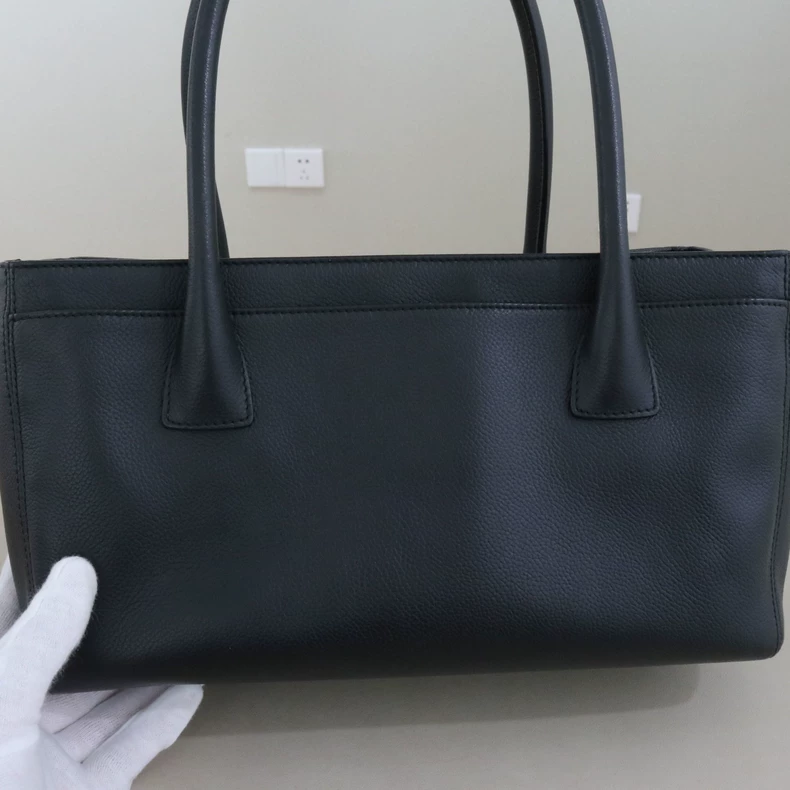 Chanel Caviar Skin Executive Cerf Tote Bag
