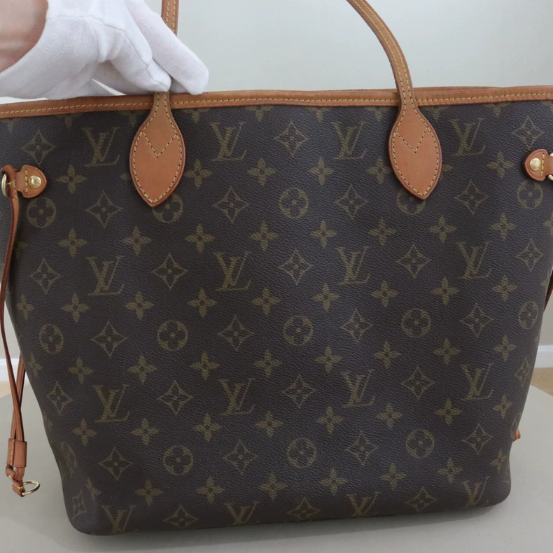 Louis Vuitton Neverfull MM Monogram Tote Bag