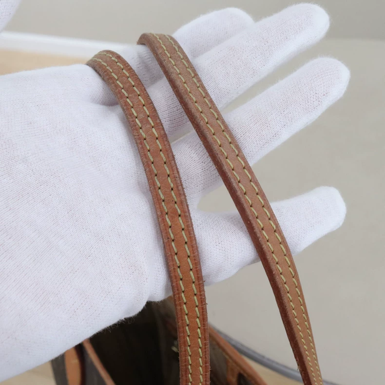 Louis Vuitton Neverfull MM Monogram Tote Bag