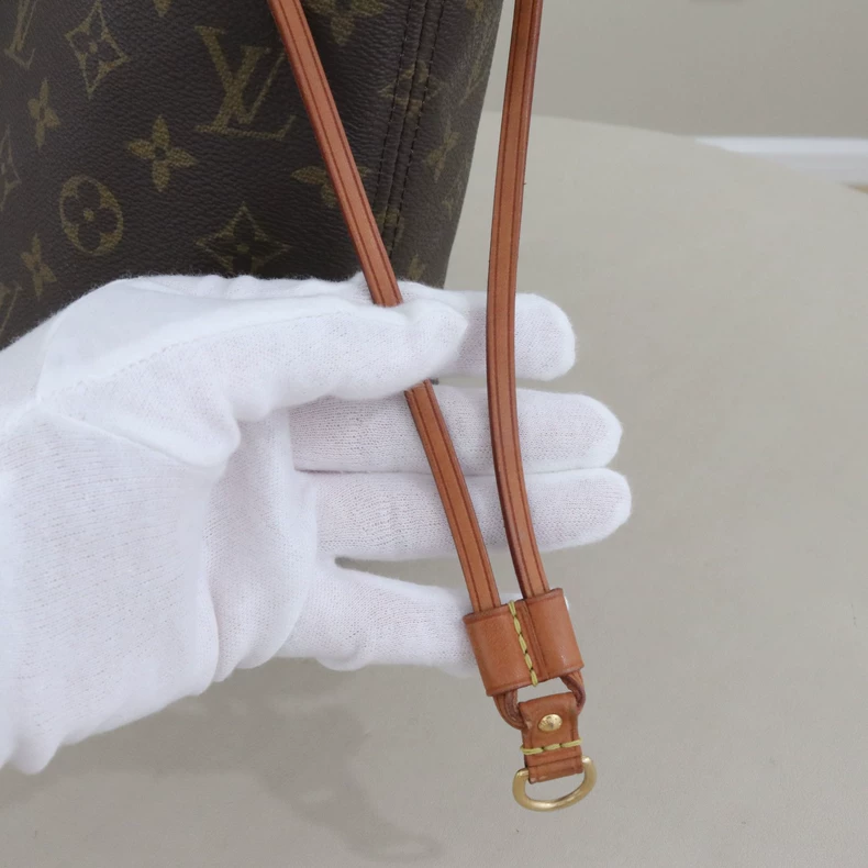 Louis Vuitton Neverfull MM Monogram Tote Bag