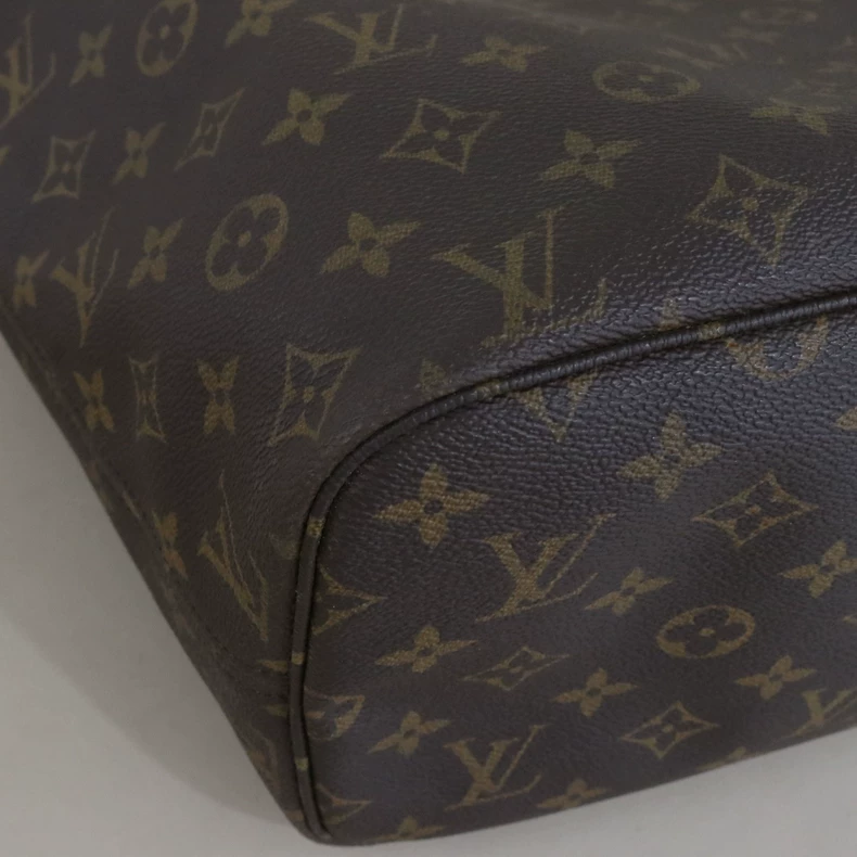 Louis Vuitton Neverfull MM Monogram Tote Bag