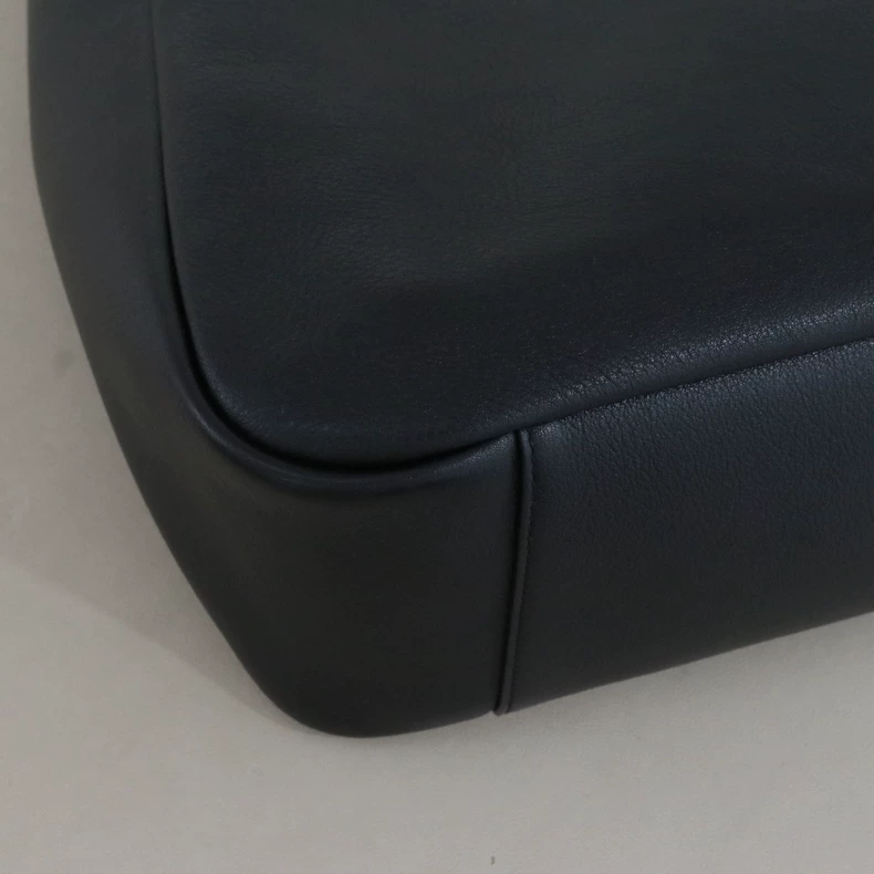 Saint Laurent Le 5 à 7 Supple Hobo Bag