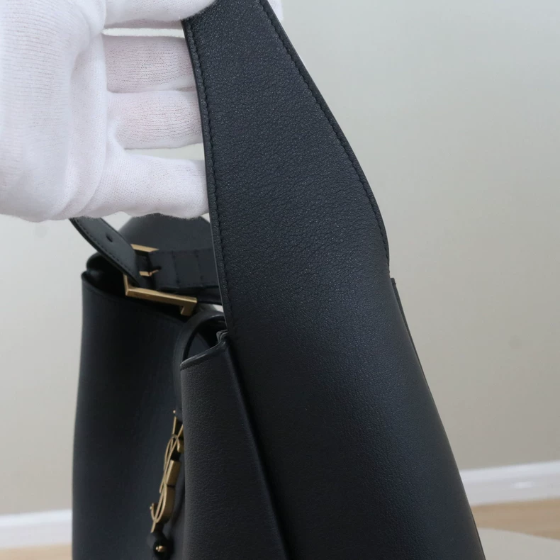 Saint Laurent Le 5 à 7 Supple Hobo Bag