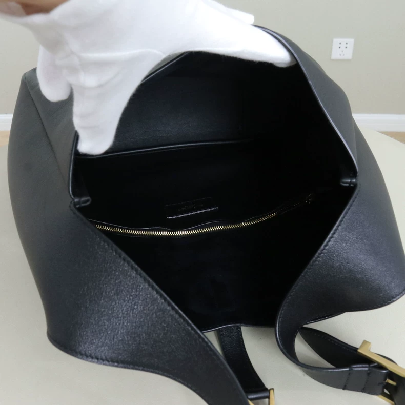 Saint Laurent Le 5 à 7 Supple Hobo Bag
