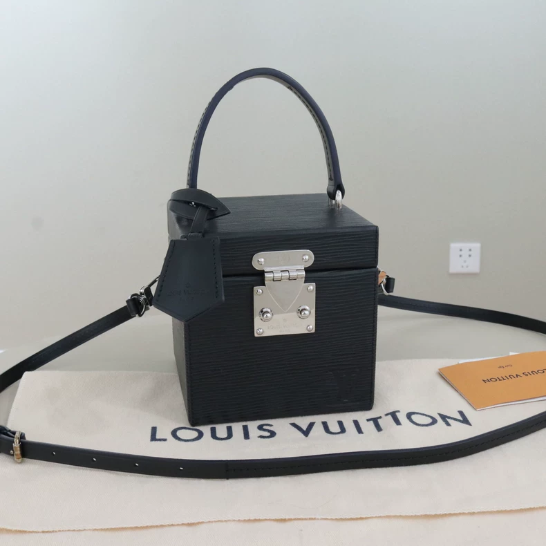 Louis Vuitton Bleecker Box Epi Leather