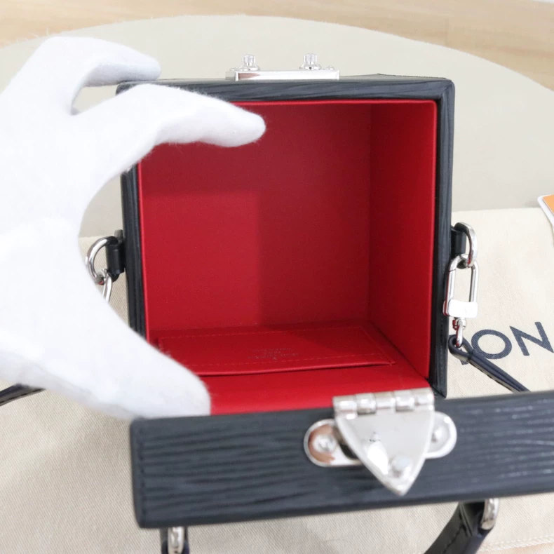 Louis Vuitton Bleecker Box Epi Leather