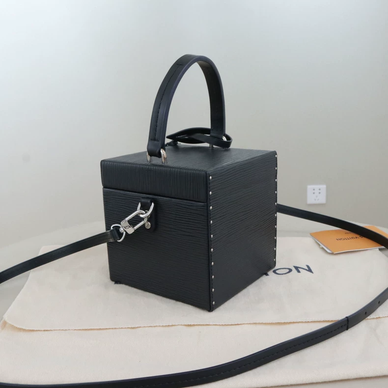 Louis Vuitton Bleecker Box Epi Leather