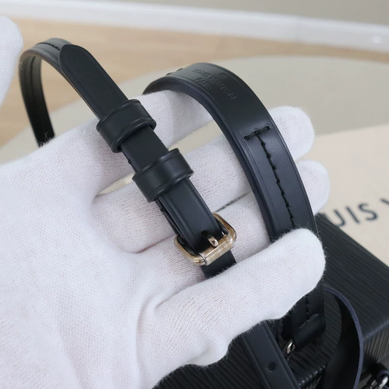 Louis Vuitton Bleecker Box Epi Leather