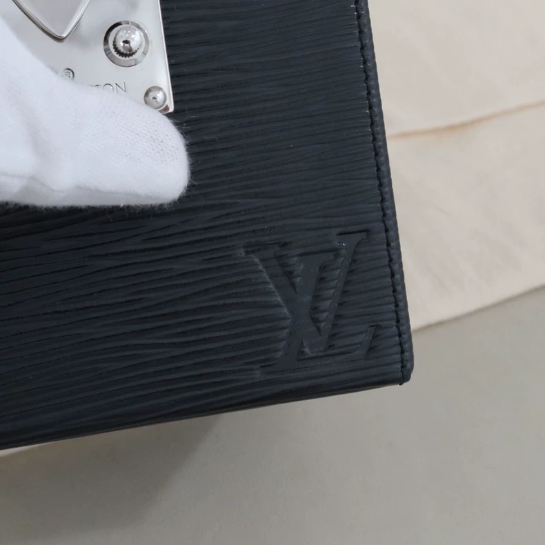 Louis Vuitton Bleecker Box Epi Leather