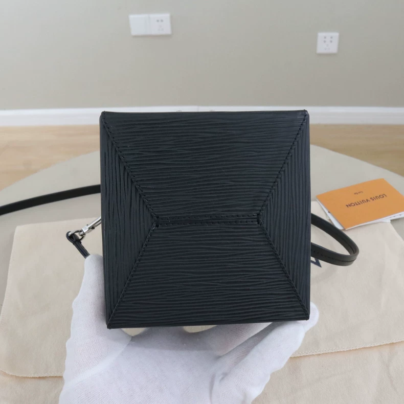 Louis Vuitton Bleecker Box Epi Leather