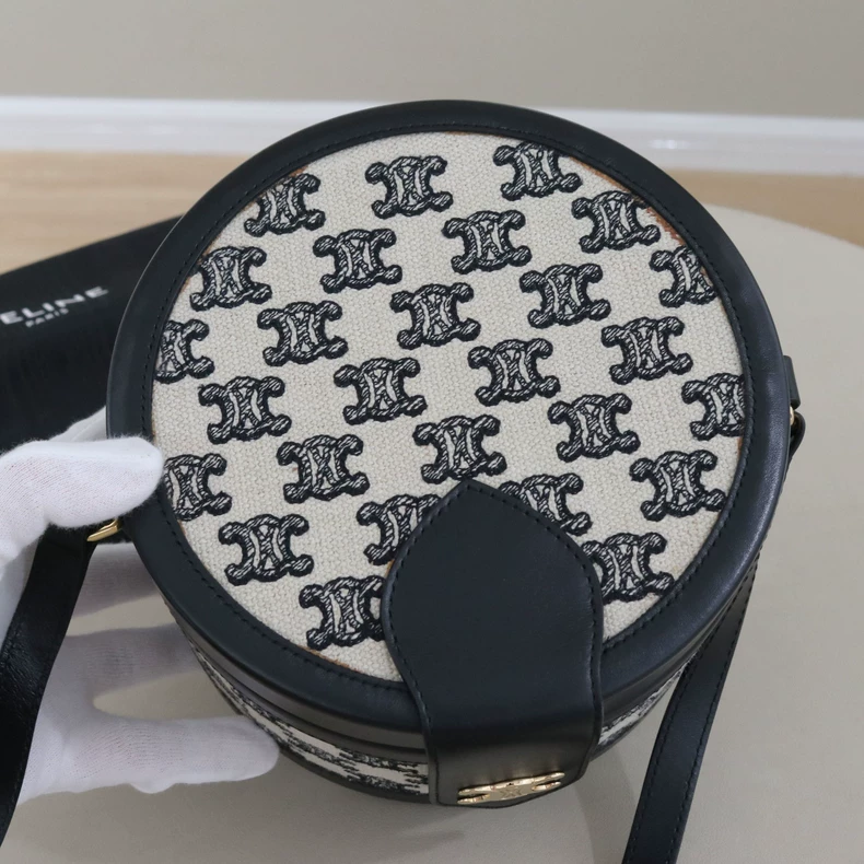 セリーヌ トリオンフ TAMBOUR ラウンドボックスバッグ